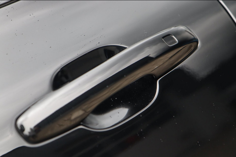 Volvo XC60 2.0 B5 / PANO / ACC / CAMERA / KEYLESS / STUUR+STOELVERW