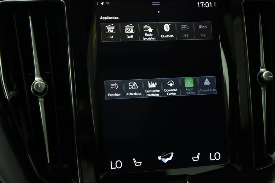 Volvo XC60 2.0 B5 / PANO / ACC / CAMERA / KEYLESS / STUUR+STOELVERW