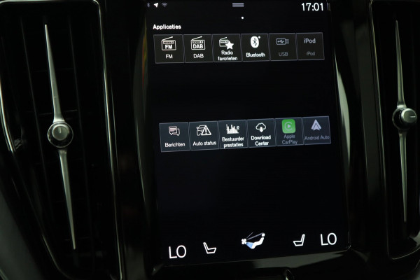 Volvo XC60 2.0 B5 / PANO / ACC / CAMERA / KEYLESS / STUUR+STOELVERW