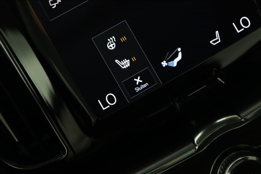 Volvo XC60 2.0 B5 / PANO / ACC / CAMERA / KEYLESS / STUUR+STOELVERW
