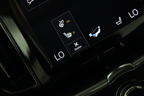 Volvo XC60 2.0 B5 / PANO / ACC / CAMERA / KEYLESS / STUUR+STOELVERW