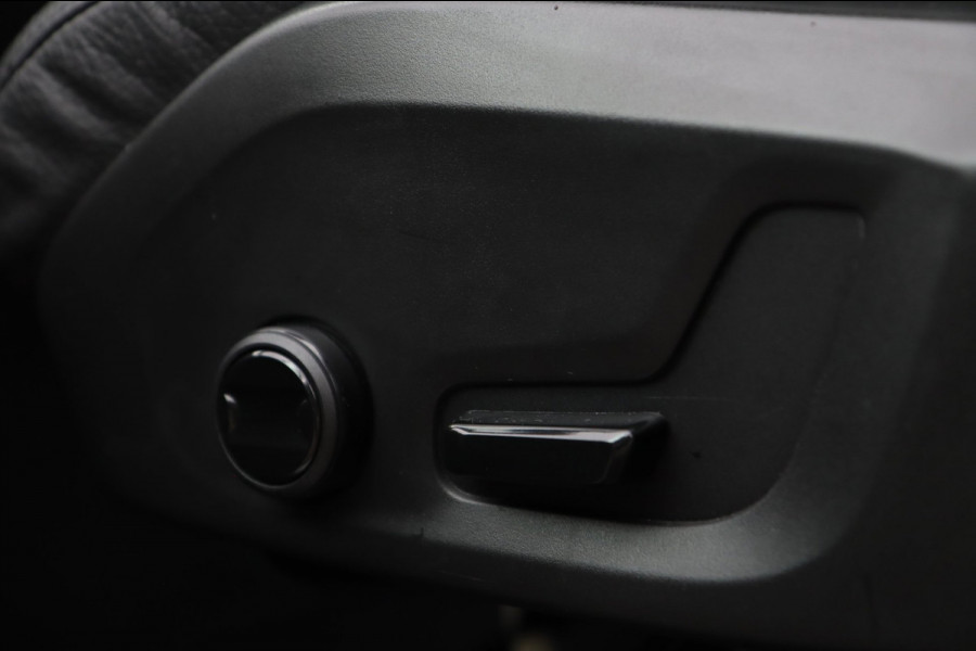 Volvo XC60 2.0 B5 / PANO / ACC / CAMERA / KEYLESS / STUUR+STOELVERW