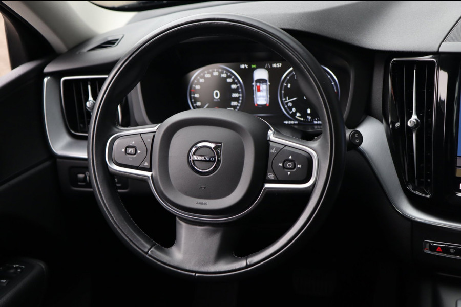 Volvo XC60 2.0 B5 / PANO / ACC / CAMERA / KEYLESS / STUUR+STOELVERW