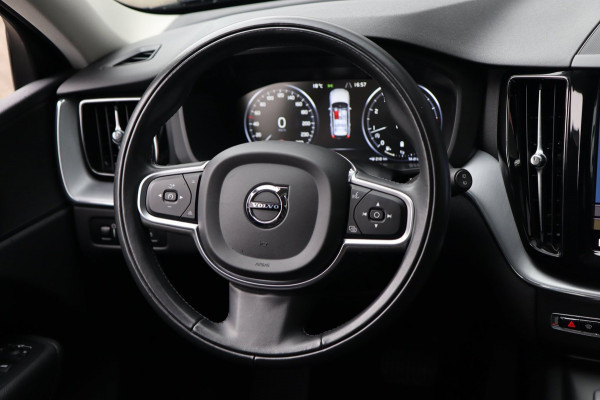 Volvo XC60 2.0 B5 / PANO / ACC / CAMERA / KEYLESS / STUUR+STOELVERW