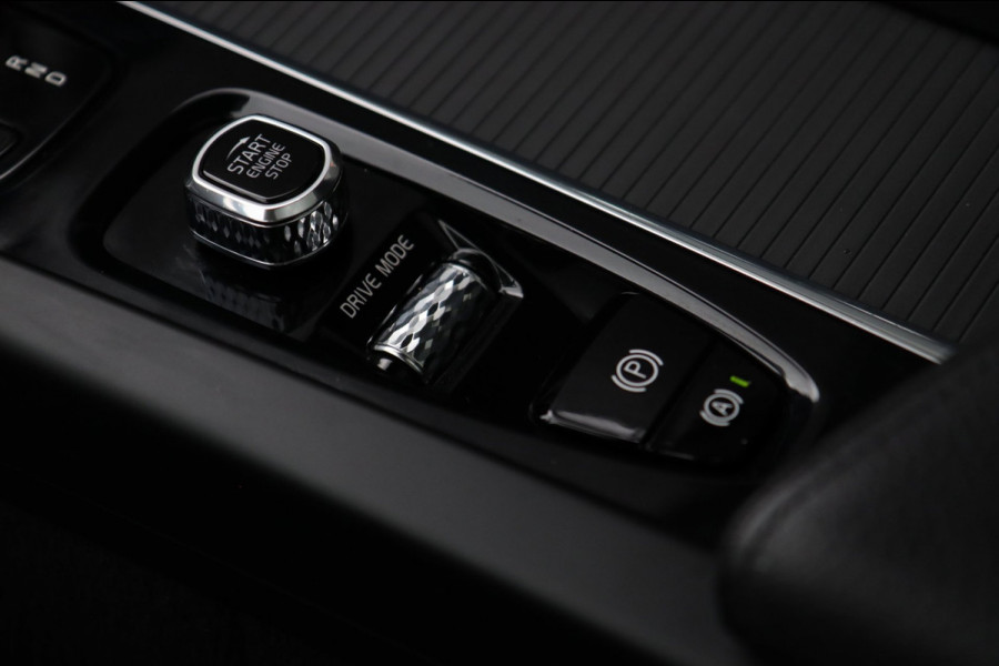 Volvo XC60 2.0 B5 / PANO / ACC / CAMERA / KEYLESS / STUUR+STOELVERW