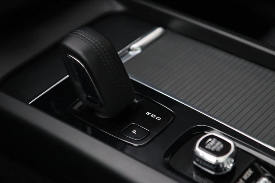 Volvo XC60 2.0 B5 / PANO / ACC / CAMERA / KEYLESS / STUUR+STOELVERW