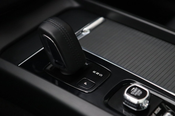 Volvo XC60 2.0 B5 / PANO / ACC / CAMERA / KEYLESS / STUUR+STOELVERW
