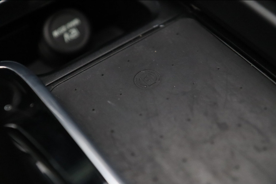 Volvo XC60 2.0 B5 / PANO / ACC / CAMERA / KEYLESS / STUUR+STOELVERW