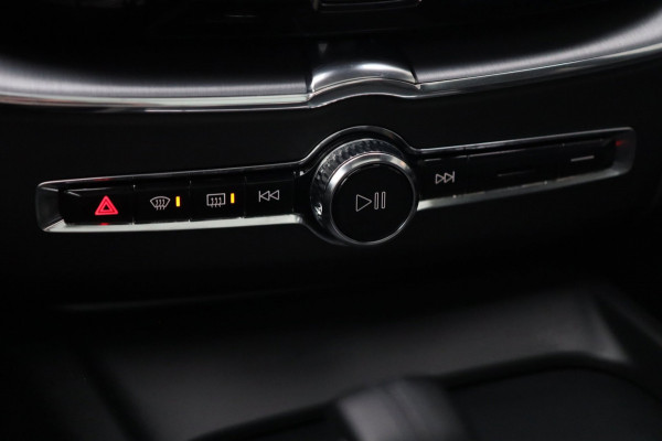 Volvo XC60 2.0 B5 / PANO / ACC / CAMERA / KEYLESS / STUUR+STOELVERW