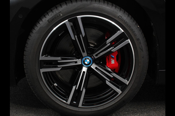 BMW 3 Serie Touring 330e M-Sport PHEV Digitale Cockpit Climate control Stoel verwarming LED Sfeer verlichting Lichtmetalen velgen Navigatie Apple carplay/ Android auto Parkeersensoren