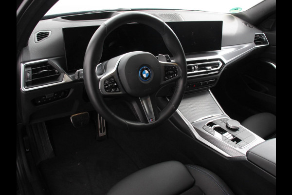 BMW 3 Serie Touring 330e M-Sport PHEV Digitale Cockpit Climate control Stoel verwarming LED Sfeer verlichting Lichtmetalen velgen Navigatie Apple carplay/ Android auto Parkeersensoren