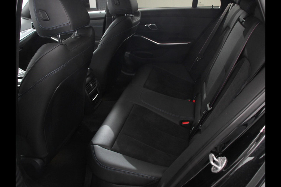 BMW 3 Serie Touring 330e M-Sport PHEV Digitale Cockpit Climate control Stoel verwarming LED Sfeer verlichting Lichtmetalen velgen Navigatie Apple carplay/ Android auto Parkeersensoren