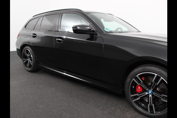 BMW 3 Serie Touring 330e M-Sport PHEV Digitale Cockpit Climate control Stoel verwarming LED Sfeer verlichting Lichtmetalen velgen Navigatie Apple carplay/ Android auto Parkeersensoren
