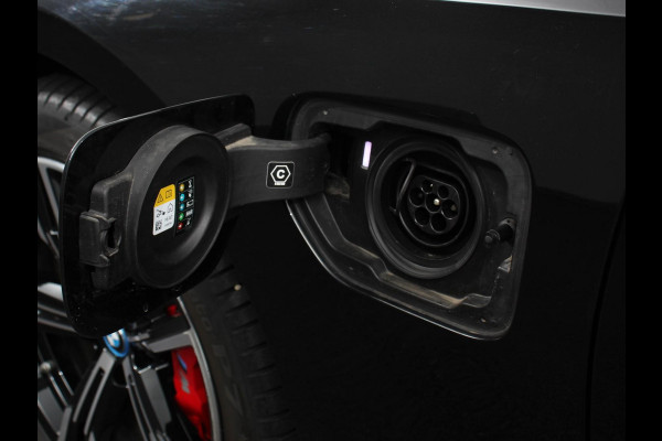 BMW 3 Serie Touring 330e M-Sport PHEV Digitale Cockpit Climate control Stoel verwarming LED Sfeer verlichting Lichtmetalen velgen Navigatie Apple carplay/ Android auto Parkeersensoren