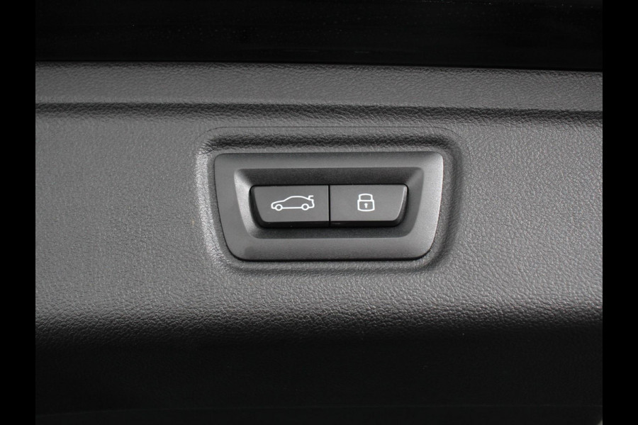 BMW 3 Serie Touring 330e M-Sport PHEV Digitale Cockpit Climate control Stoel verwarming LED Sfeer verlichting Lichtmetalen velgen Navigatie Apple carplay/ Android auto Parkeersensoren