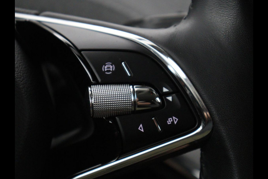 Škoda Enyaq iV 60 | SOH 90,8% | Half leder | Cruise control | Carplay | Sfeerverlichting | Camera | Park assist | Climate control | Elektrische achterklep | Trekhaak
