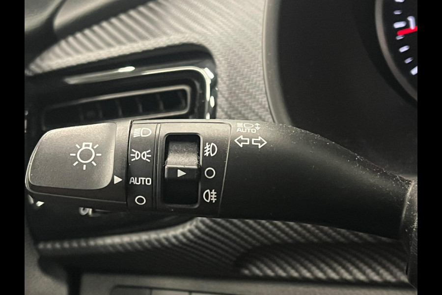 Kia Stonic 1.0 74kW GT Line Automaat Navigatie Apple Carplay Android Auto Camera Parkeersensoren achter Adaptive Cruise Control Stoel- en stuurverwarming Full Led Half leder Climate Control Lichtmetalen velgen