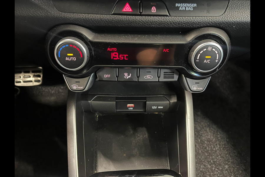 Kia Stonic 1.0 74kW GT Line Automaat Navigatie Apple Carplay Android Auto Camera Parkeersensoren achter Adaptive Cruise Control Stoel- en stuurverwarming Full Led Half leder Climate Control Lichtmetalen velgen