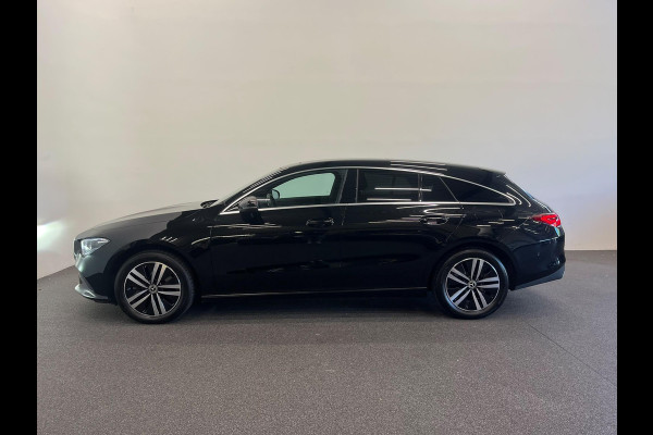 Mercedes-Benz CLA-Klasse Shooting Brake 250 e Business SoH 93% Panoramadak Trekhaak Navigatie Camera Parkeerhulp Cruise control Stoelverwarming Virtual Cockpit Full Led Half leder Climate Control Lichtmetalen velgen