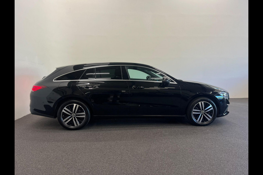 Mercedes-Benz CLA-Klasse Shooting Brake 250 e Business SoH 93% Panoramadak Trekhaak Navigatie Camera Parkeerhulp Cruise control Stoelverwarming Virtual Cockpit Full Led Half leder Climate Control Lichtmetalen velgen