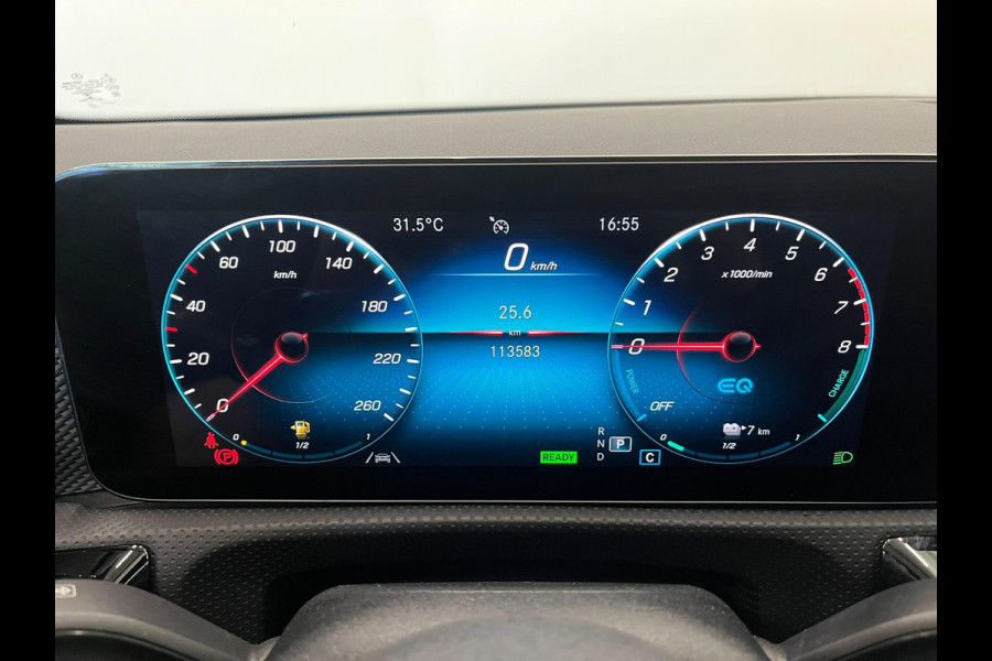 Mercedes-Benz CLA-Klasse Shooting Brake 250 e Business SoH 93% Panoramadak Trekhaak Navigatie Camera Parkeerhulp Cruise control Stoelverwarming Virtual Cockpit Full Led Half leder Climate Control Lichtmetalen velgen