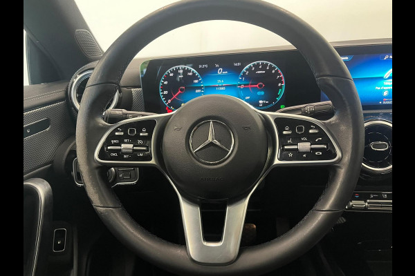 Mercedes-Benz CLA-Klasse Shooting Brake 250 e Business SoH 93% Panoramadak Trekhaak Navigatie Camera Parkeerhulp Cruise control Stoelverwarming Virtual Cockpit Full Led Half leder Climate Control Lichtmetalen velgen
