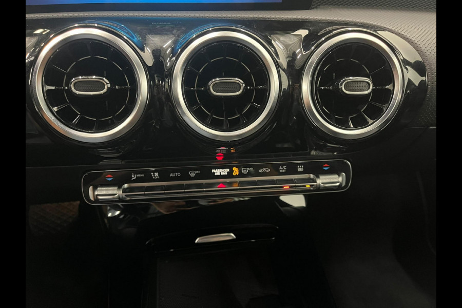 Mercedes-Benz CLA-Klasse Shooting Brake 250 e Business SoH 93% Panoramadak Trekhaak Navigatie Camera Parkeerhulp Cruise control Stoelverwarming Virtual Cockpit Full Led Half leder Climate Control Lichtmetalen velgen