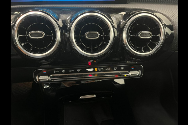 Mercedes-Benz CLA-Klasse Shooting Brake 250 e Business SoH 93% Panoramadak Trekhaak Navigatie Camera Parkeerhulp Cruise control Stoelverwarming Virtual Cockpit Full Led Half leder Climate Control Lichtmetalen velgen