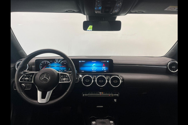 Mercedes-Benz CLA-Klasse Shooting Brake 250 e Business SoH 93% Panoramadak Trekhaak Navigatie Camera Parkeerhulp Cruise control Stoelverwarming Virtual Cockpit Full Led Half leder Climate Control Lichtmetalen velgen