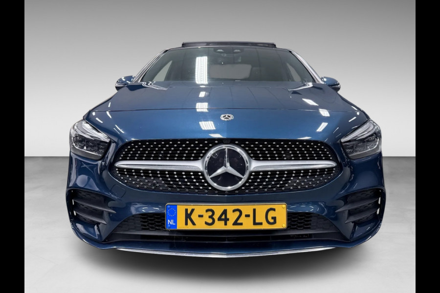Mercedes-Benz B-Klasse 180 AMG-EDITION PREMIUM PLUS 19'' PANO/BURMESTER/STOEL-M/SFEERVERL/360CAM/DAB/CARPLAY///
