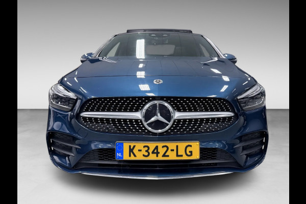Mercedes-Benz B-Klasse 180 AMG-EDITION PREMIUM PLUS 19'' PANO/BURMESTER/STOEL-M/SFEERVERL/360CAM/DAB/CARPLAY///