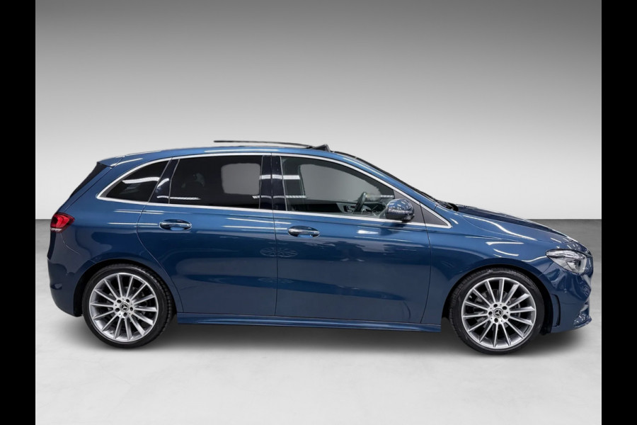 Mercedes-Benz B-Klasse 180 AMG-EDITION PREMIUM PLUS 19'' PANO/BURMESTER/STOEL-M/SFEERVERL/360CAM/DAB/CARPLAY///