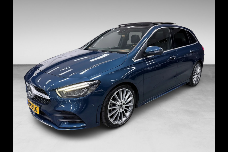 Mercedes-Benz B-Klasse 180 AMG-EDITION PREMIUM PLUS 19'' PANO/BURMESTER/STOEL-M/SFEERVERL/360CAM/DAB/CARPLAY///