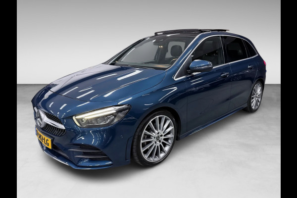 Mercedes-Benz B-Klasse 180 AMG-EDITION PREMIUM PLUS 19'' PANO/BURMESTER/STOEL-M/SFEERVERL/360CAM/DAB/CARPLAY///