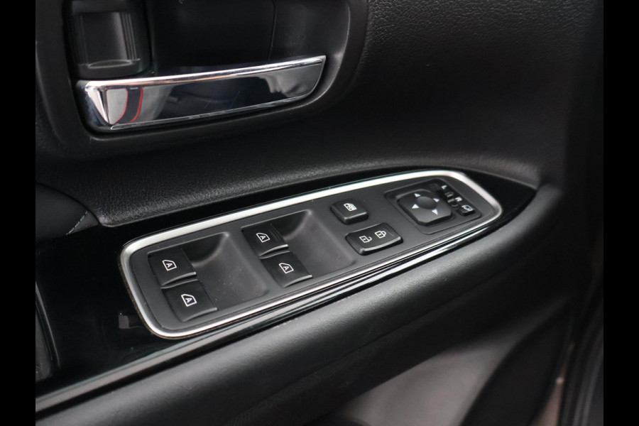 Mitsubishi Outlander 2.4 PHEV INTENSE+ 4WD + LEDER EXCLUSIVE | 360 CAMERA | CARPLAY | TREKHAAK | STOEL/STUURVERW.