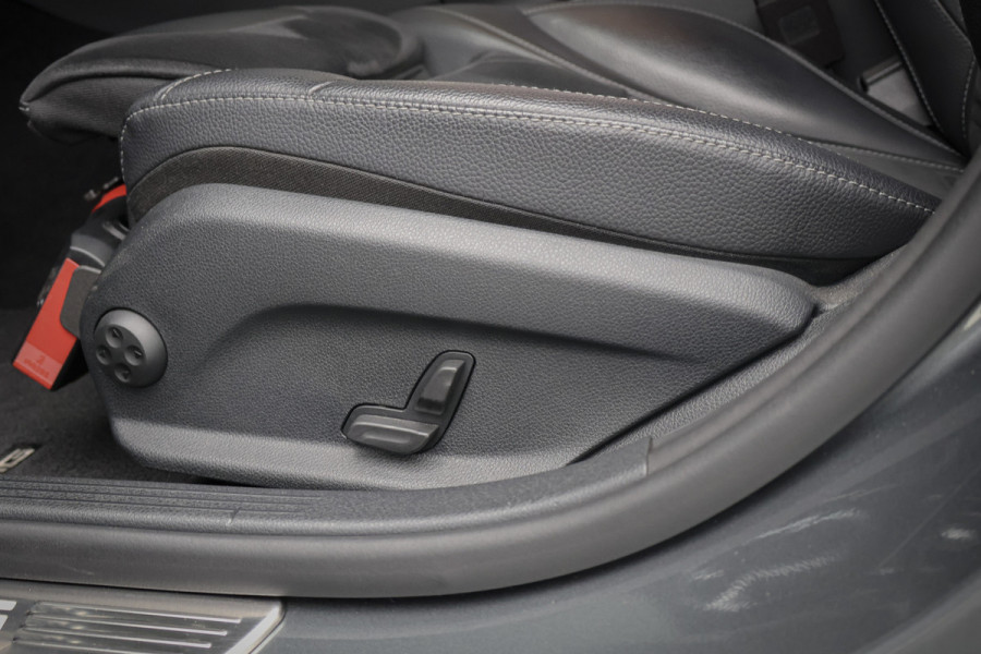 Mercedes-Benz C-Klasse Estate AMG C63S | KERAMISCH | TREKHAAK | STOELVERWARMING | CAMERA | FACELIFT | BURMESTER |