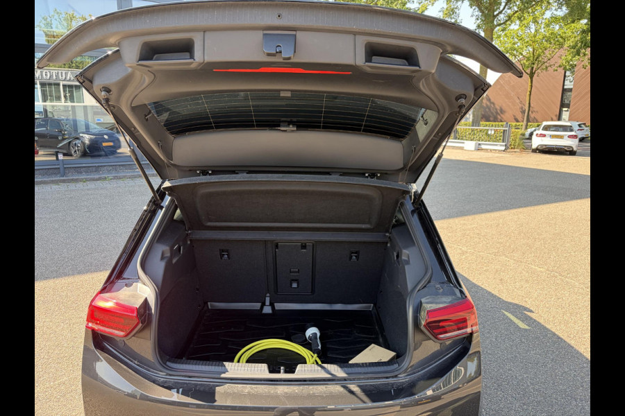 Volkswagen ID.3 Pro Edition Advantage 58 kWh 25.000 NAP | ORIGINEEL NL AUTO | VOLKSWAGEN DEALER ONDERHOUDEN | STOEL + STUURWIELVERWARMING | CAMERA | PDC | ADAPTIVE CRUISE | RIJKLAAR GELEVERD MET 12 MND BOVAG GARANTIE