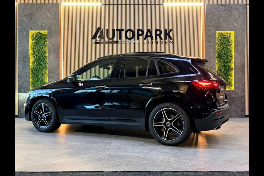 Mercedes-Benz GLA 200 AMG Line PANO|KEYLESSS|DODEHOEK|CARPLAY|CAMERA|SFEERVERLICHTING|19 INCH|DEALER ONDERHOUDEN|2024|VOL!