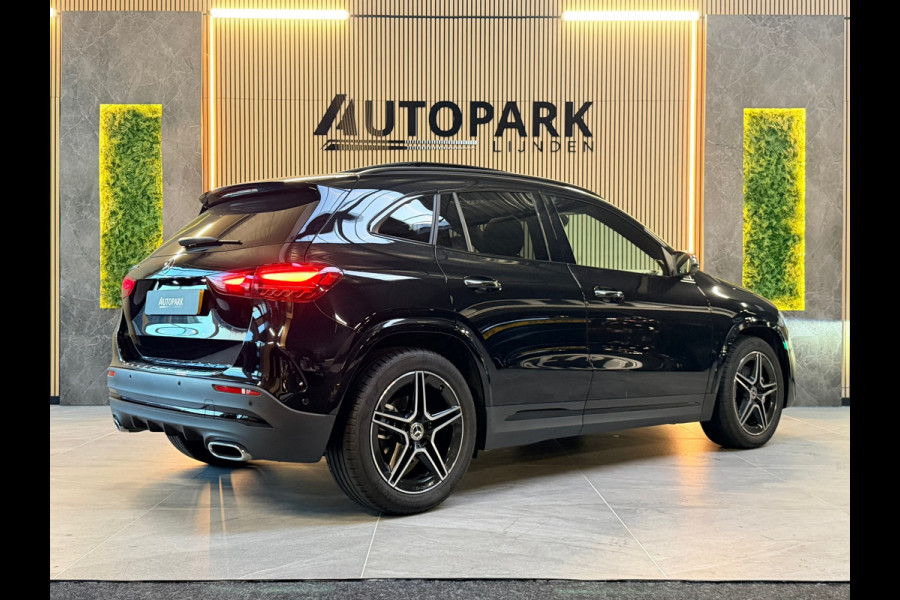 Mercedes-Benz GLA 200 AMG Line PANO|KEYLESSS|DODEHOEK|CARPLAY|CAMERA|SFEERVERLICHTING|19 INCH|DEALER ONDERHOUDEN|2024|VOL!