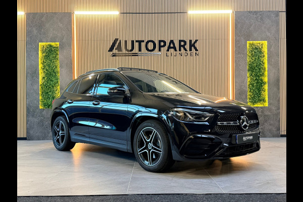 Mercedes-Benz GLA 200 AMG Line PANO|KEYLESSS|DODEHOEK|CARPLAY|CAMERA|SFEERVERLICHTING|19 INCH|DEALER ONDERHOUDEN|2024|VOL!