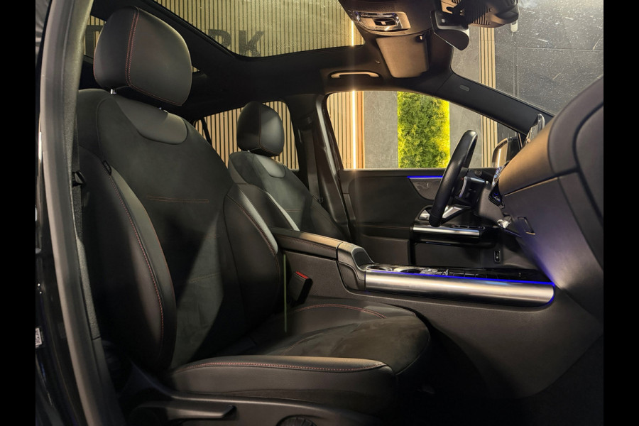 Mercedes-Benz GLA 200 AMG Line PANO|KEYLESSS|DODEHOEK|CARPLAY|CAMERA|SFEERVERLICHTING|19 INCH|DEALER ONDERHOUDEN|2024|VOL!