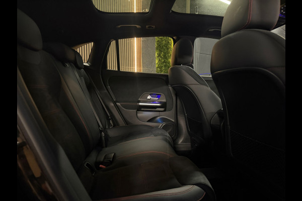 Mercedes-Benz GLA 200 AMG Line PANO|KEYLESSS|DODEHOEK|CARPLAY|CAMERA|SFEERVERLICHTING|19 INCH|DEALER ONDERHOUDEN|2024|VOL!