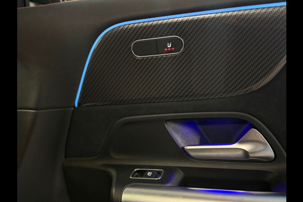 Mercedes-Benz GLA 200 AMG Line PANO|KEYLESSS|DODEHOEK|CARPLAY|CAMERA|SFEERVERLICHTING|19 INCH|DEALER ONDERHOUDEN|2024|VOL!