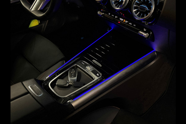 Mercedes-Benz GLA 200 AMG Line PANO|KEYLESSS|DODEHOEK|CARPLAY|CAMERA|SFEERVERLICHTING|19 INCH|DEALER ONDERHOUDEN|2024|VOL!