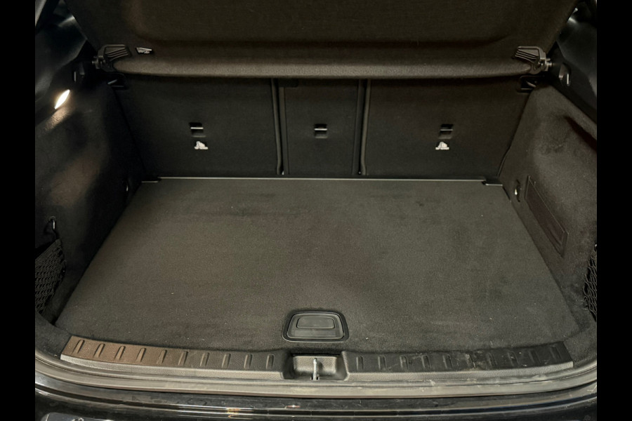Mercedes-Benz GLA 200 AMG Line PANO|KEYLESSS|DODEHOEK|CARPLAY|CAMERA|SFEERVERLICHTING|19 INCH|DEALER ONDERHOUDEN|2024|VOL!