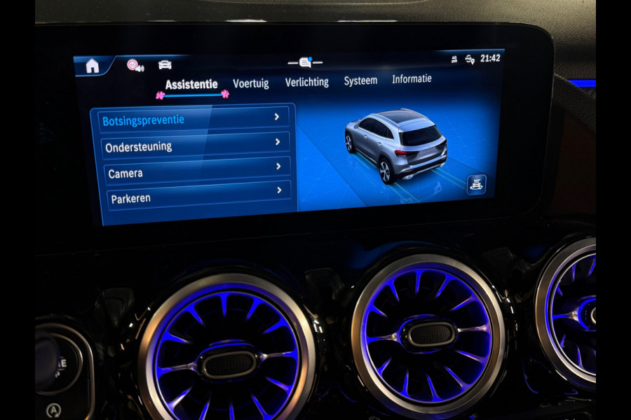 Mercedes-Benz GLA 200 AMG Line PANO|KEYLESSS|DODEHOEK|CARPLAY|CAMERA|SFEERVERLICHTING|19 INCH|DEALER ONDERHOUDEN|2024|VOL!