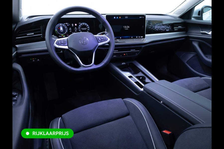 Volkswagen Passat Variant 1.5 eHybrid Elegance Bus. 204 PK | Elec. trekhaak | Stoel- & Stuurverwarming | Ergo stoelen met memory | All-season, Adaptive cruise, Navigatie, Stoelventilatie, HUD, Elektrische achterklep, DCC