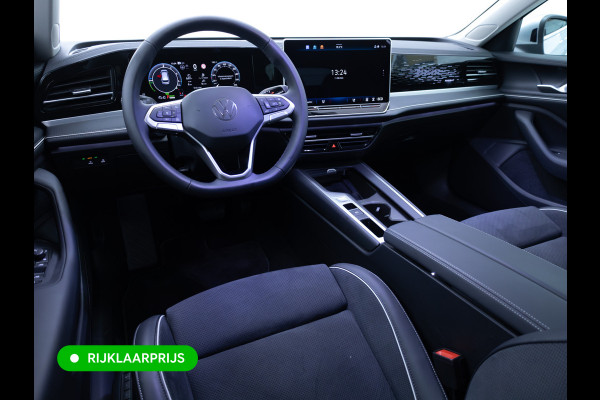 Volkswagen Passat Variant 1.5 eHybrid Elegance Bus. 204 PK | Elec. trekhaak | Stoel- & Stuurverwarming | Ergo stoelen met memory | All-season, Adaptive cruise, Navigatie, Stoelventilatie, HUD, Elektrische achterklep, DCC