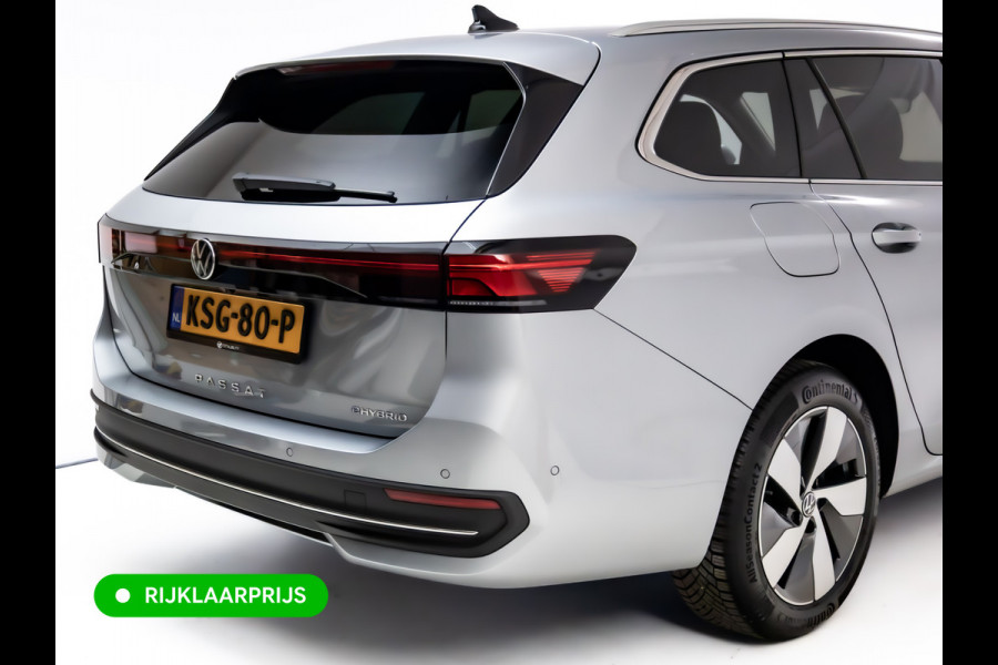 Volkswagen Passat Variant 1.5 eHybrid Elegance Bus. 204 PK | Elec. trekhaak | Stoel- & Stuurverwarming | Ergo stoelen met memory | All-season, Adaptive cruise, Navigatie, Stoelventilatie, HUD, Elektrische achterklep, DCC