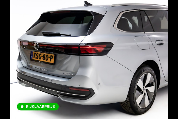 Volkswagen Passat Variant 1.5 eHybrid Elegance Bus. 204 PK | Elec. trekhaak | Stoel- & Stuurverwarming | Ergo stoelen met memory | All-season, Adaptive cruise, Navigatie, Stoelventilatie, HUD, Elektrische achterklep, DCC